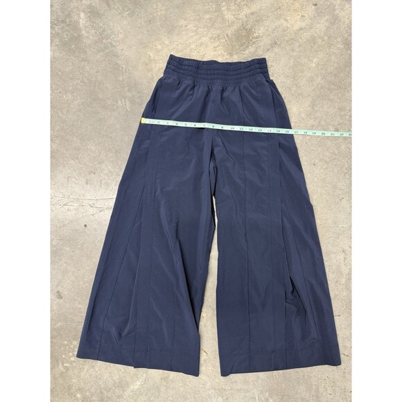 Lululemon Wanderer Culotte.True Navy. Womens. Sz 2 - Picture 4 of 16